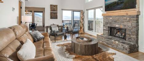 电视、壁炉、桌上足球、乒乓球