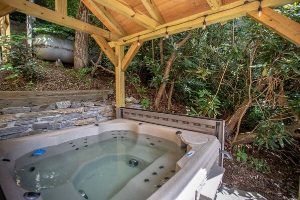 Outdoor spa tub