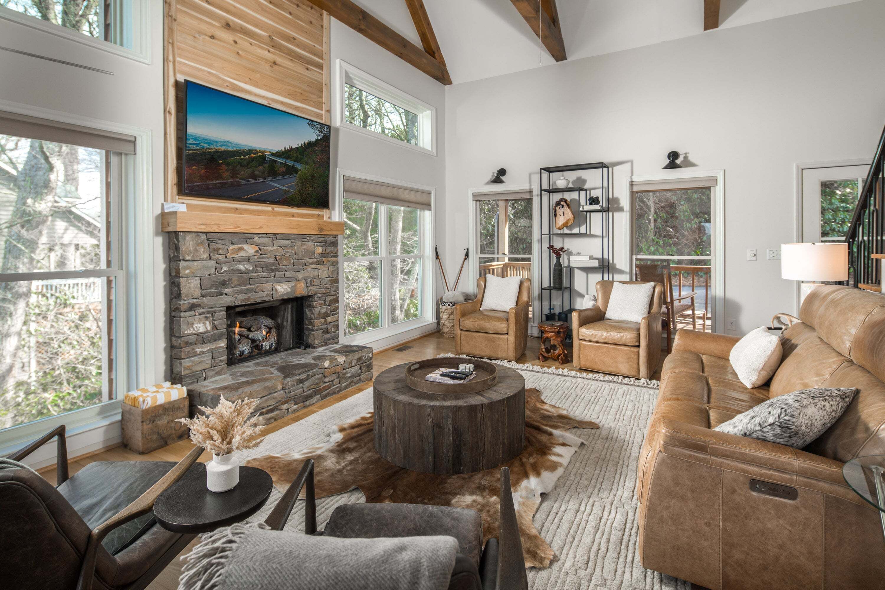 Fernseher, Kamin, Tischfußball, Tischtennisplatte