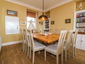 Cottage | Dining
