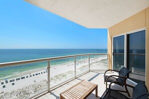 Property grounds - 🌅Beachfront-2 Pools-Hot Tub-Sauna-Gym-2BR Emerald Isle 1206🌅 (Pensacola Beach)