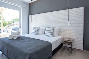 Junior Suite with Side Sea View | Soundproofing, free WiFi, bed sheets