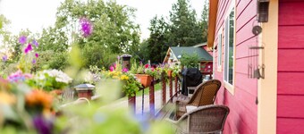 Spacious one bedroom plus Bungalow off O'Keefe Creek