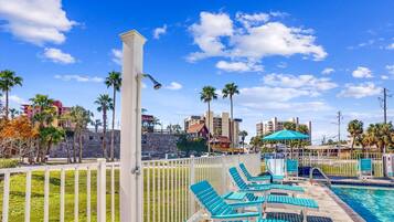 Een verwarmd zwembad