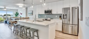 Madeira Del Mar 305 - Stunning Luxury Condo, Steps From The Beach