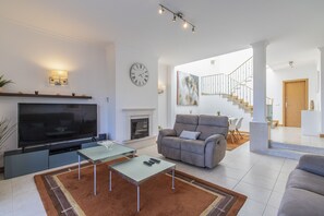 Téléviseur, foyer