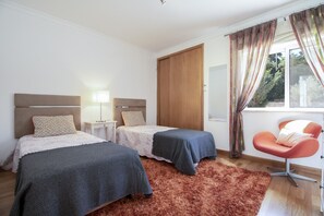 3 chambres, fer et planche à repasser, Wi-Fi gratuit, draps fournis