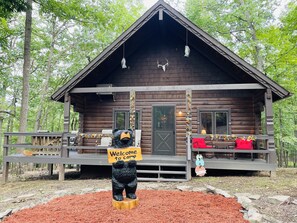 Property grounds - Fast WiFi; Pools, Hiking, fishing, golf.  Dog friendly, sports center (Hedgesville)
