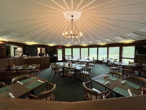 Dining - Fast WiFi; Pools, Hiking, fishing, golf.  Dog friendly, sports center (Hedgesville)