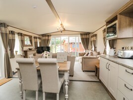 Refrigerador, lavavajillas, tetera/pava eléctrica, tostadora