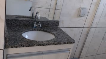 Shower, free toiletries