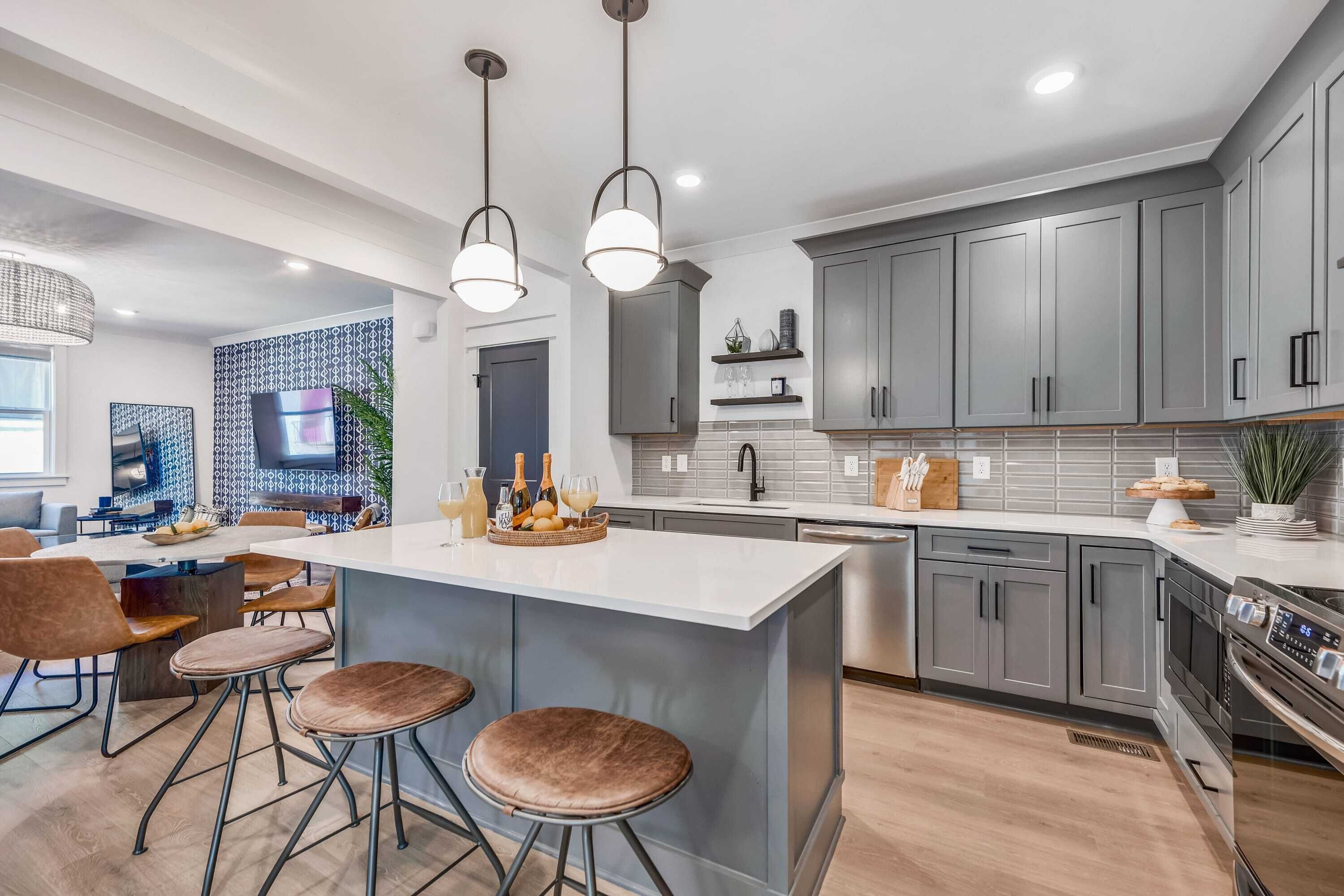 ثلاجة، ميكروويف، فرن، موقد طهي مسطح