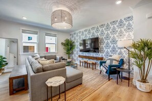 Smart TV, servicios de streaming y oficina 