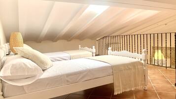 2 slaapkamers, een strijkplank/strijkijzer, reisbedje, gratis wifi