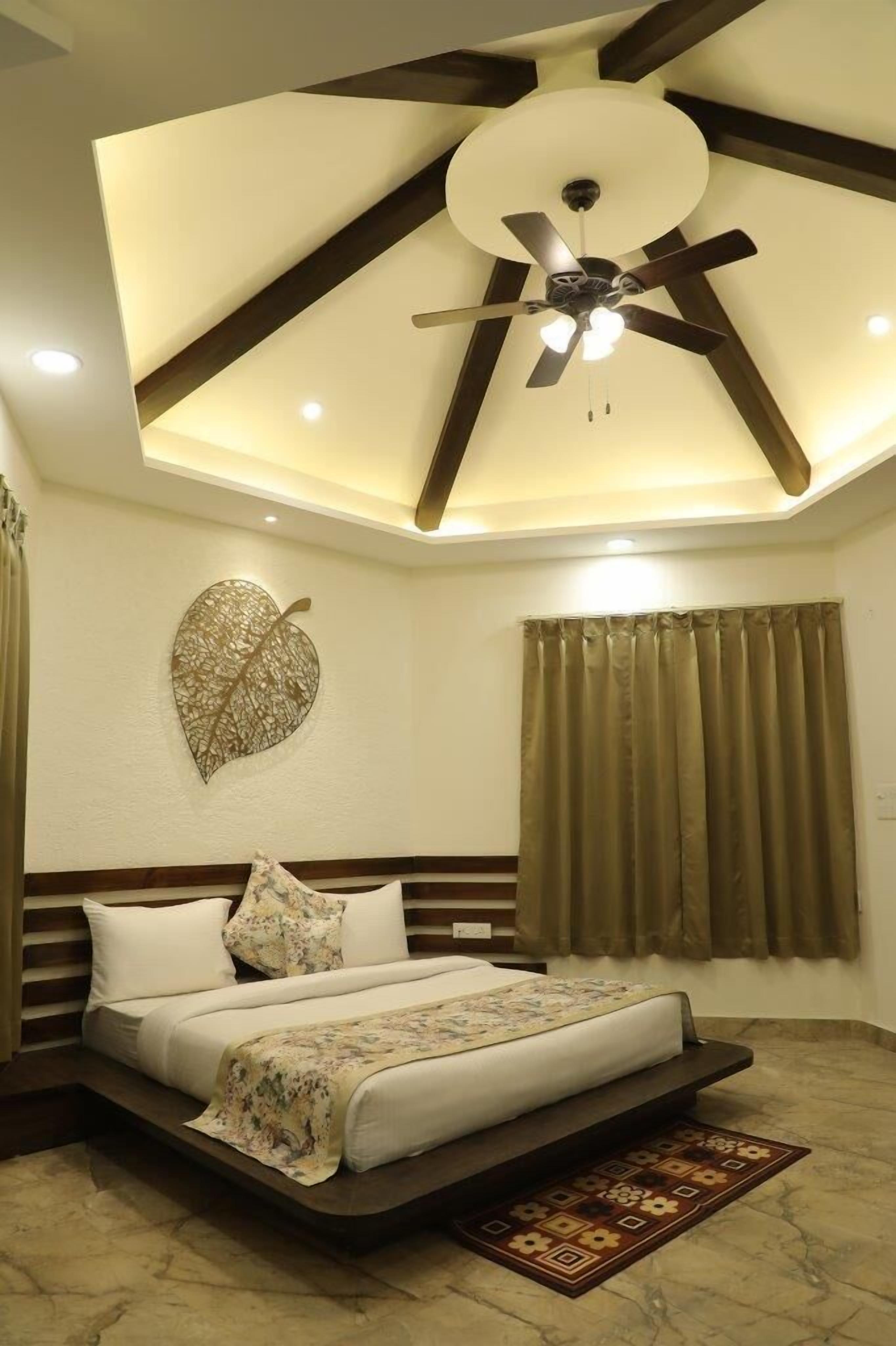 Bàn, khu v  ực làm việc phù hợp cho laptop 