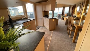 Private kitchen - Modern 3-bed Static Caravan in Aberporth (Cardigan)