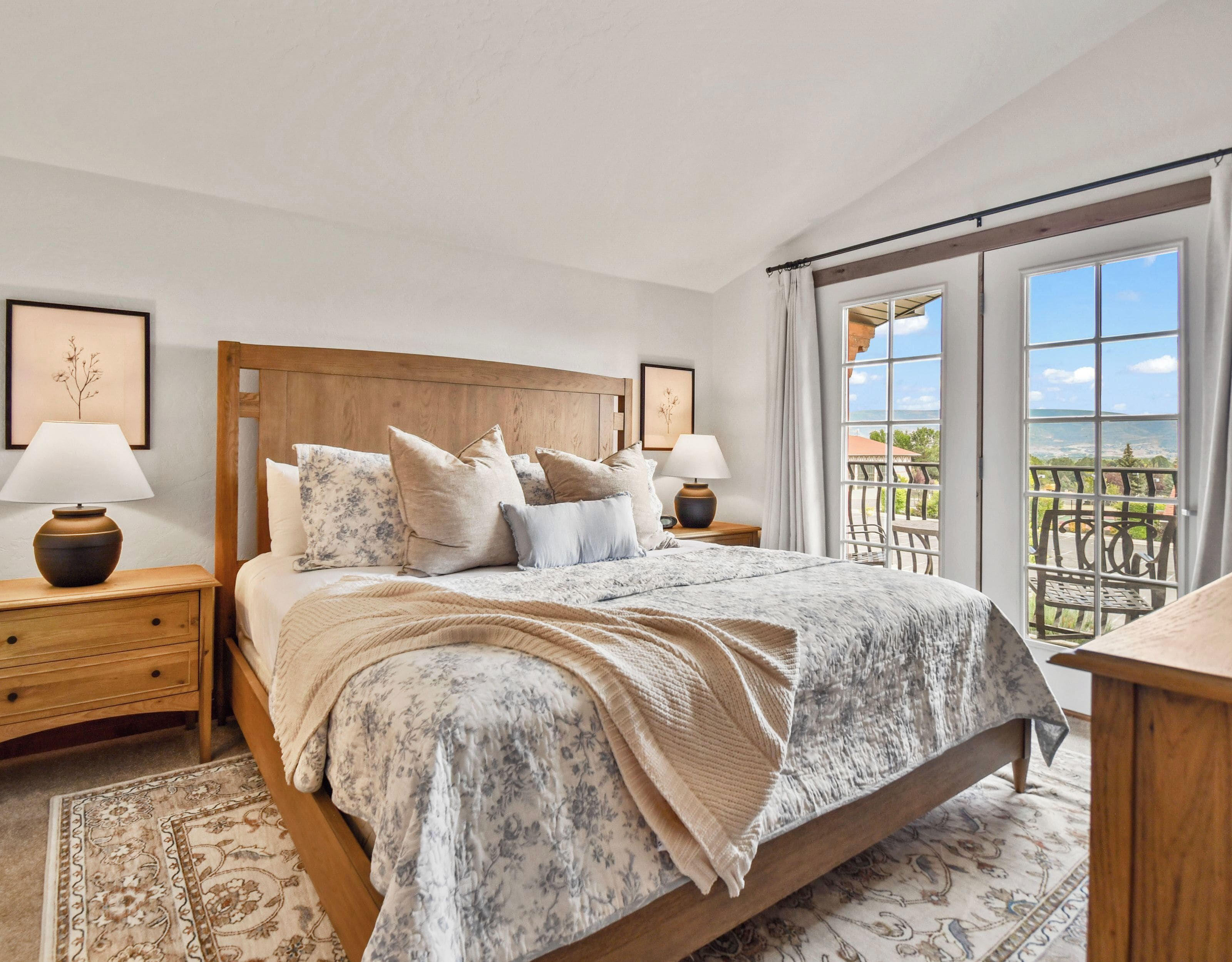 2 habitaciones, escritorio, tabla de planchar con plancha y wifi gratis 