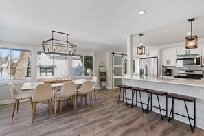 Fridge, microwave, oven, stovetop - Nautical Nest |Rentals by the Month |Lake Access |Dogs Permitted |3 Seasons Room |Yard w/Fire Pit (Fontana)