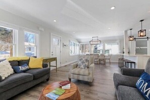 TV, fireplace - Nautical Nest |Rentals by the Month |Lake Access |Dogs Permitted |3 Seasons Room |Yard w/Fire Pit (Fontana)