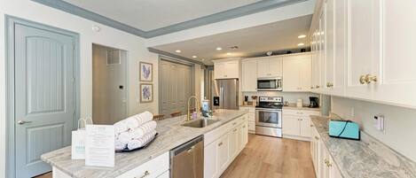 Fridge, microwave, stovetop, dishwasher