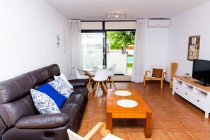 TV - Santa Barbara Apartment Javea Montañar I , with AC, WIFI and Shared Pool (Javea / Xàbia)