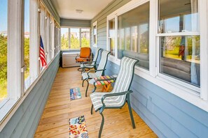 Terrace/patio - Oceanview Home w/ Private Saltwater Pool and Tons of Outdoor Entertainment (Salvo)