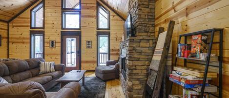 Smart TV, chimenea, videojuegos, libros