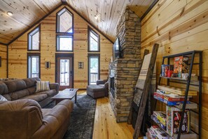 Smart-TV, Kamin, Videospiele, Bücher
