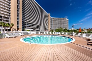 UppvÀrmd pool