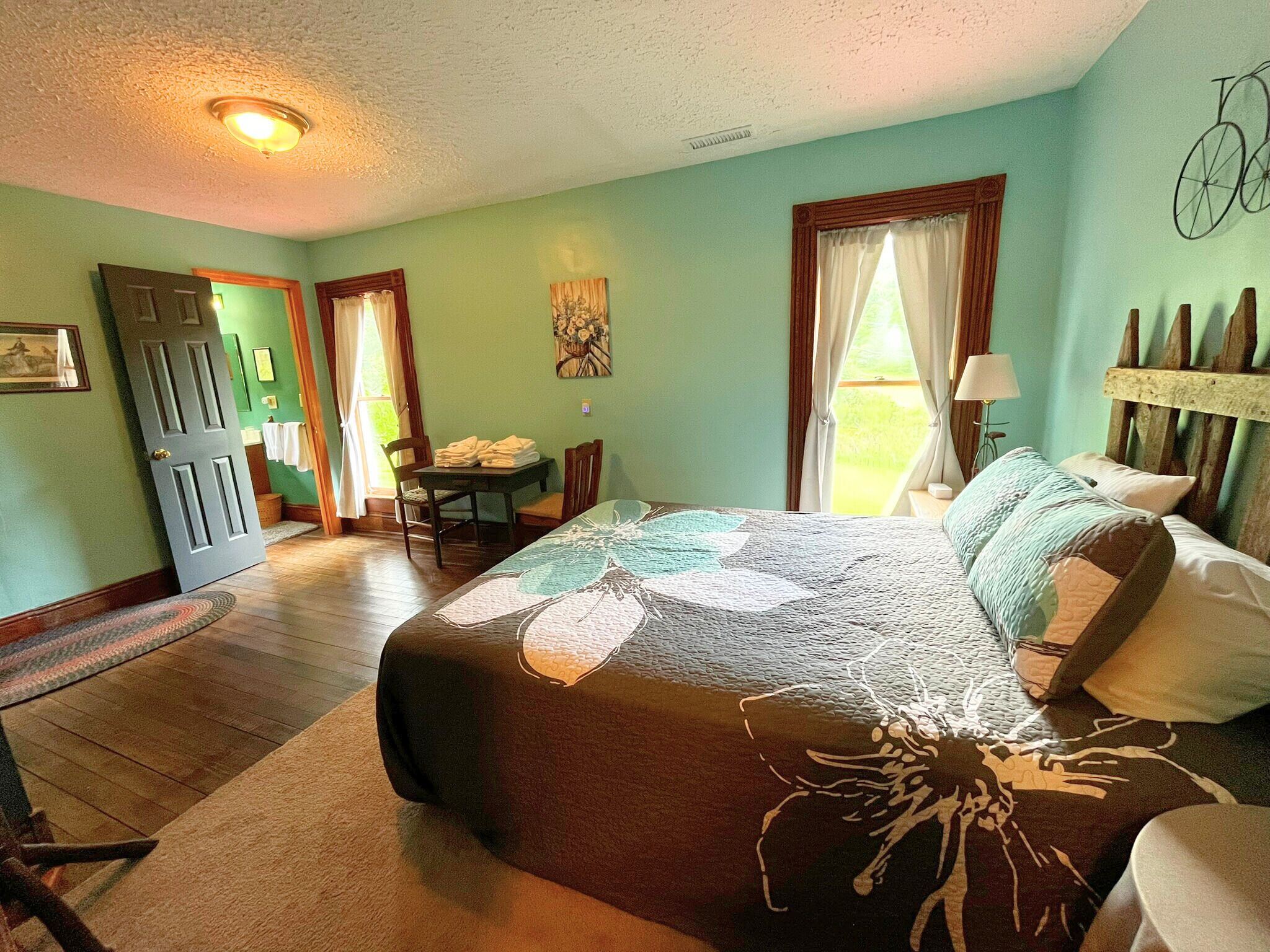 5 bedrooms, WiFi, bed sheets