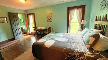 5 bedrooms, WiFi, bed sheets