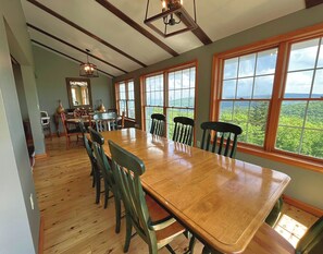 Dining - Sunrise 1 - Pet-Friendly, Ski-In/Ski-Out Townhome (Snowshoe)
