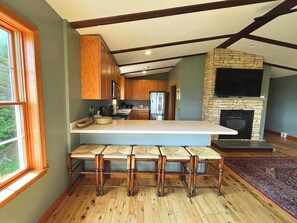 Fridge, microwave, oven, stovetop - Sunrise 1 - Pet-Friendly, Ski-In/Ski-Out Townhome (Snowshoe)