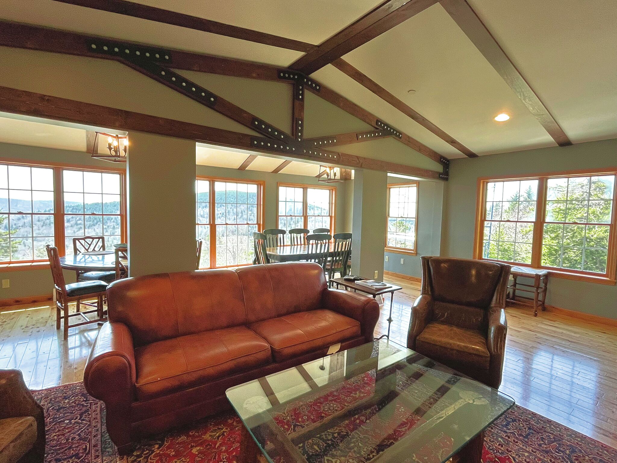 Fernseher, Kamin, Tischfußball