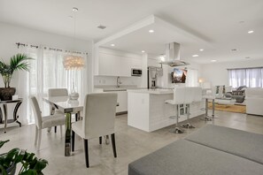 บริการอาหารในห้องพัก