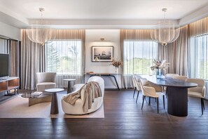 Presidential-Suite, 1 King-Bett | Wohnbereich | 55-Zoll-Flachbildfernseher mit Kabelempfang, Fernseher