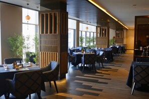 2 restaurants, breakfast, lunch, dinner served; Indian cuisine