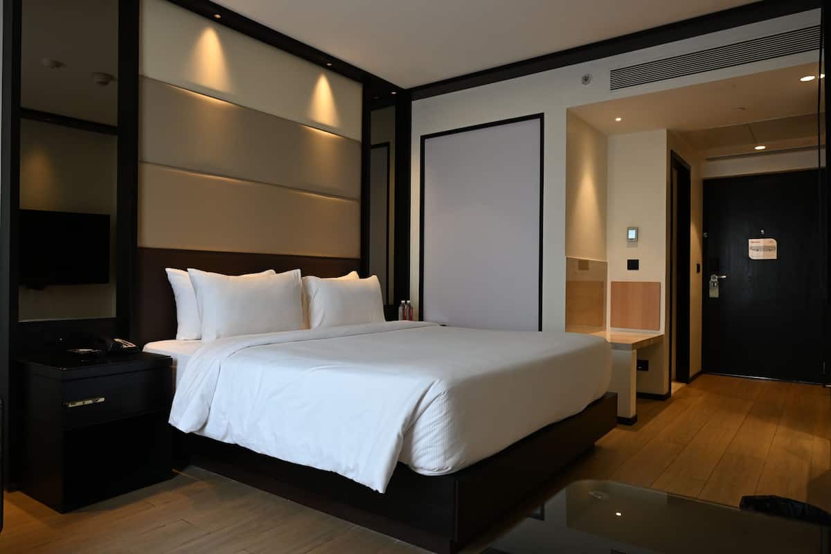 Hochwertige Bettwaren, Minibar, Zimmersafe, Schreibtisch