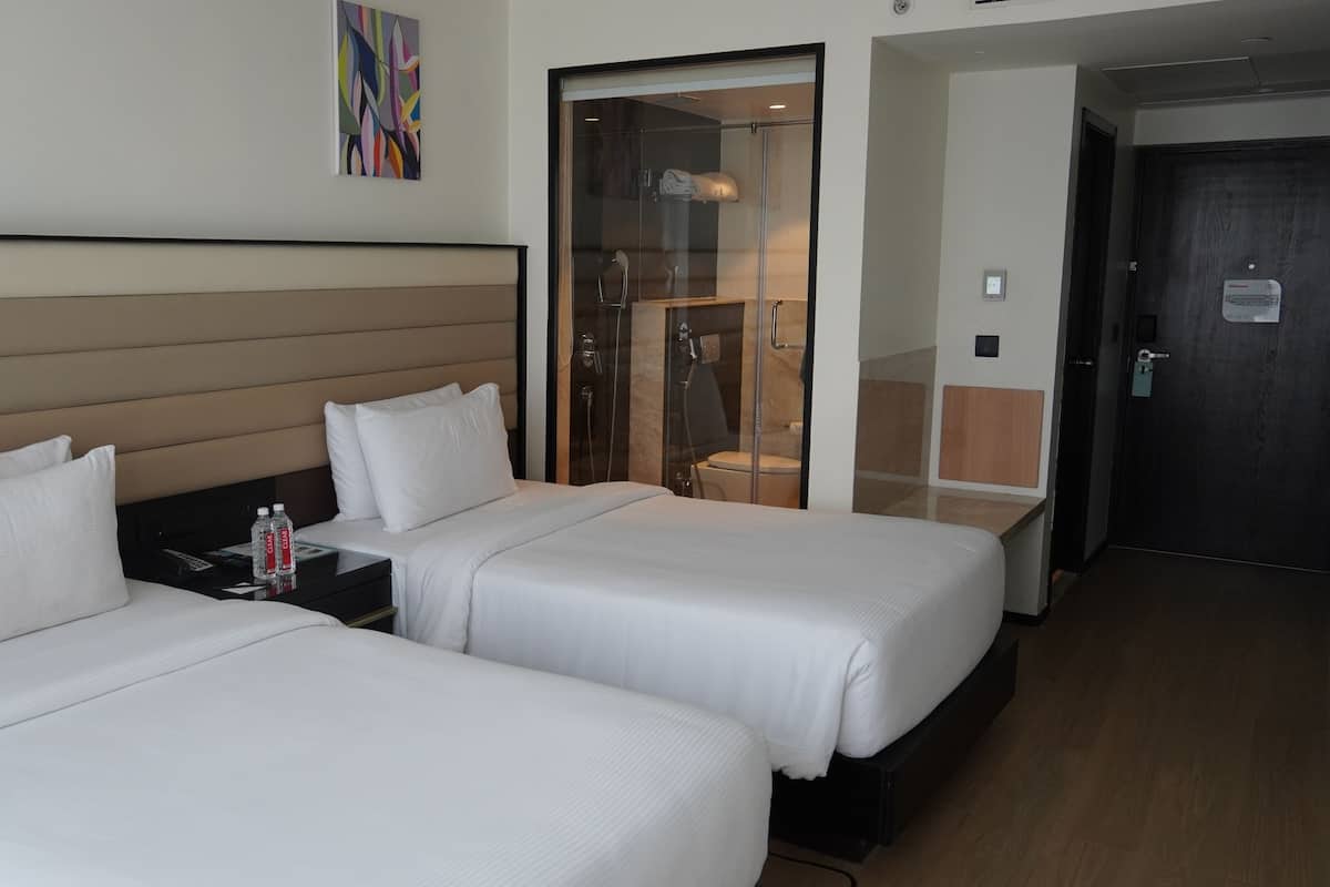 Zimmer, 2 Einzelbetten | Hochwertige Bettwaren, Minibar, Zimmersafe, Schreibtisch