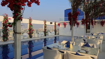 2 restaurants, breakfast, lunch, dinner served; Indian cuisine