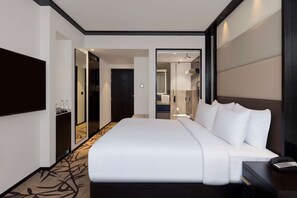 Luxe beddengoed, een minibar, een kluis op de kamer, een bureau