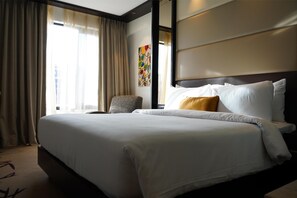 Chambre, 1 très grand lit, accessible aux personnes à mobilité réduite | Literie de qualité supérieure, minibar, coffres-forts dans les chambres