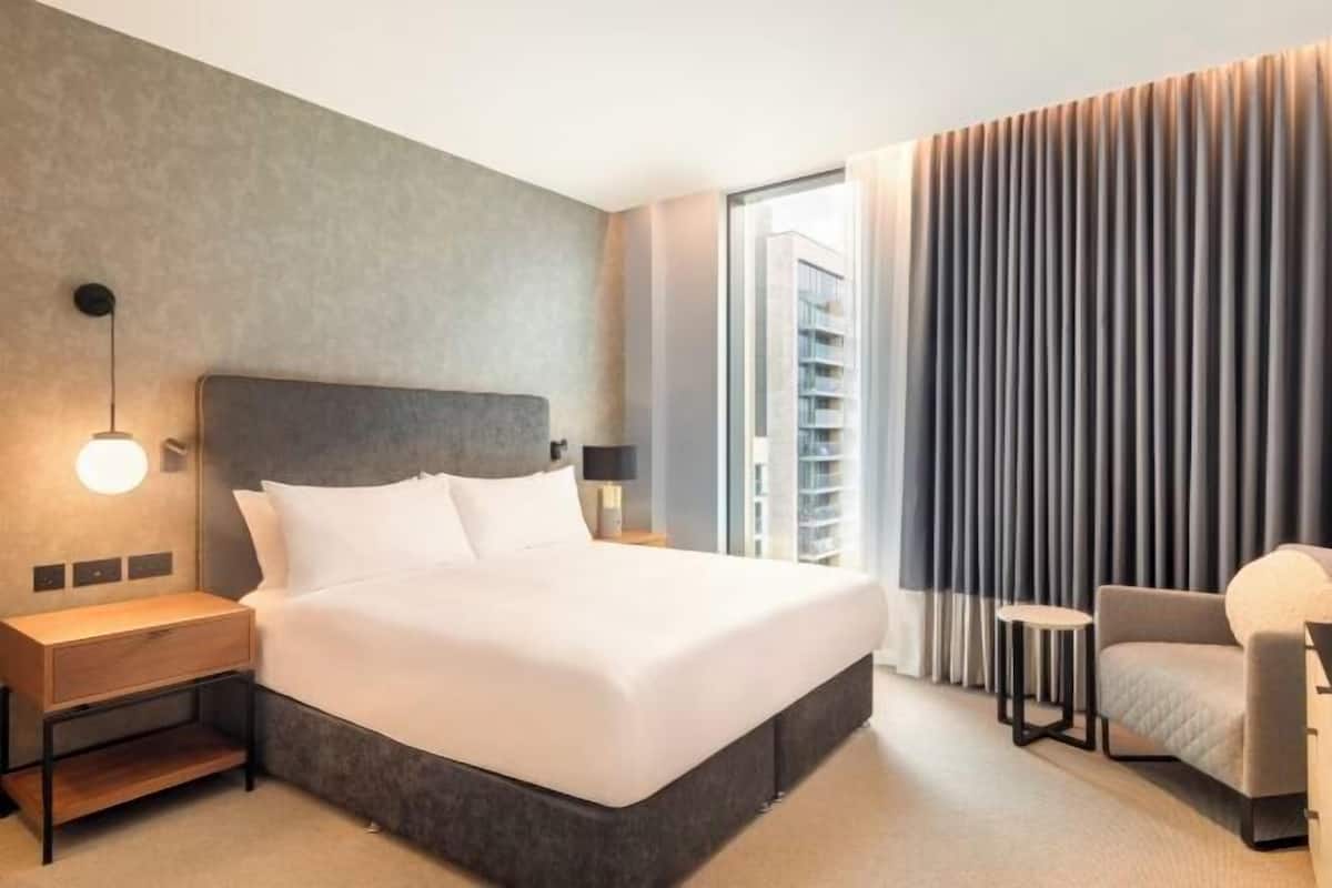 1 bedroom, Egyptian cotton sheets, premium bedding, down duvets