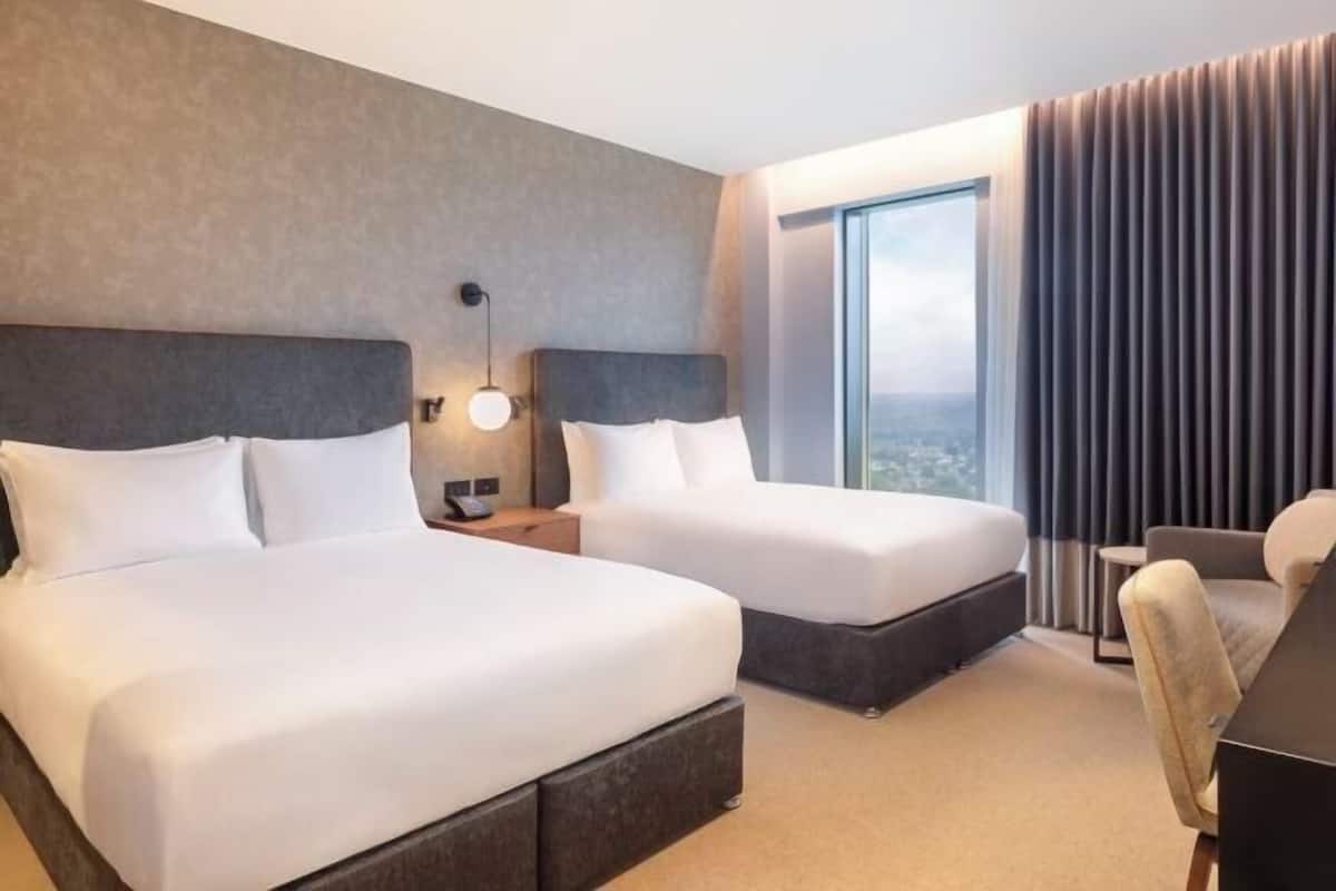 1 bedroom, Egyptian cotton sheets, premium bedding, down duvets