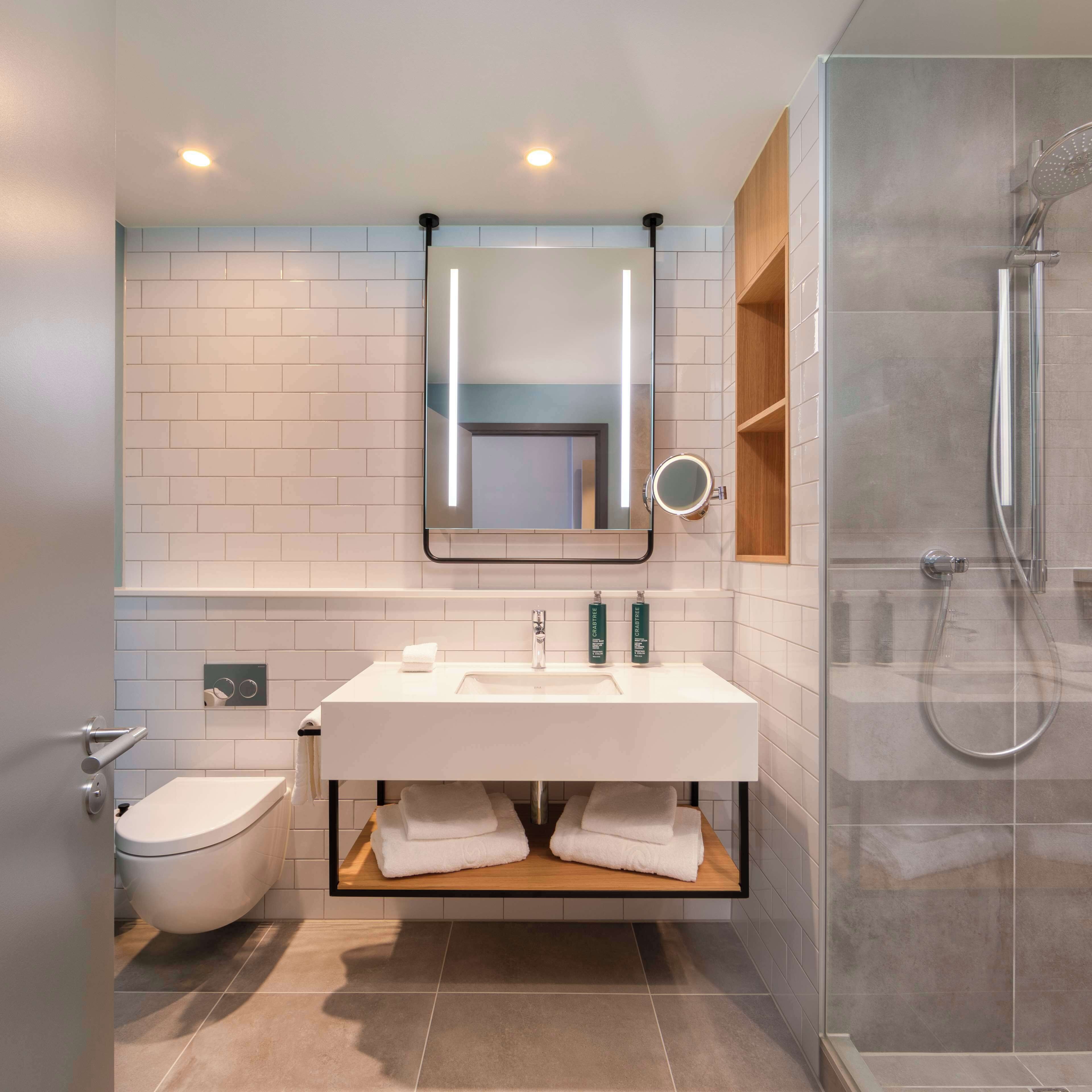 Rainfall showerhead, free toiletries, hair dryer, towels