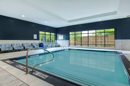 Hampton Inn Suites by Hilton Burlington Toronto - Image 2