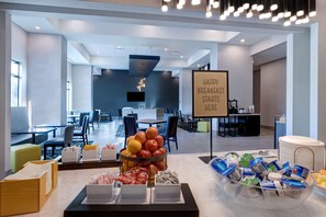 Free daily buffet breakfast  - Hampton Inn & Suites by Hilton Burlington Toronto (Burlington)