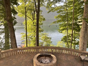 Terrace/patio - Lakefront & Private Dock - Memorial Day Weekend Available (Butler)