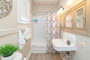 Combined shower/bathtub, hair dryer, towels, soap