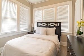 5 makuuhuonetta, silitysrauta/-lauta, ilmainen Wi-Fi, vuodevaatteet